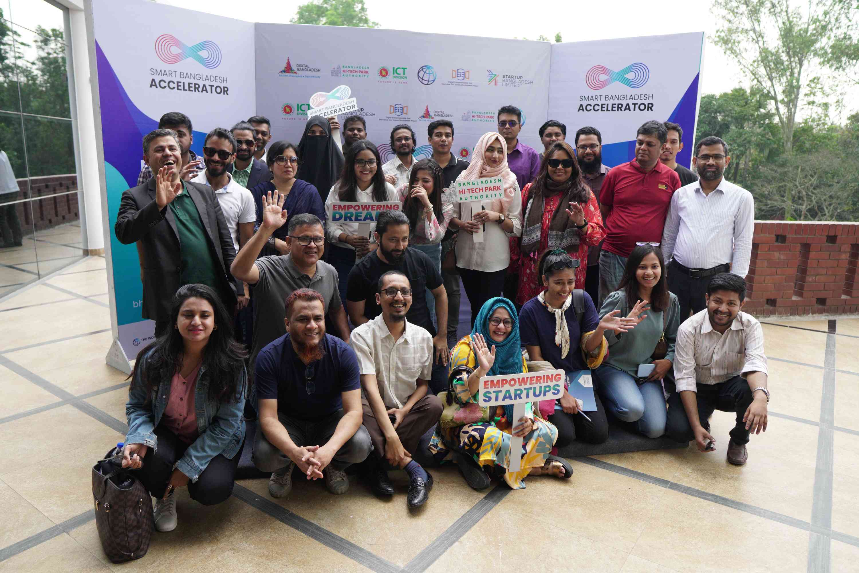 Emergence Lab at the Startup Boot-Camp: Learning, Innovation, and Enjoyment